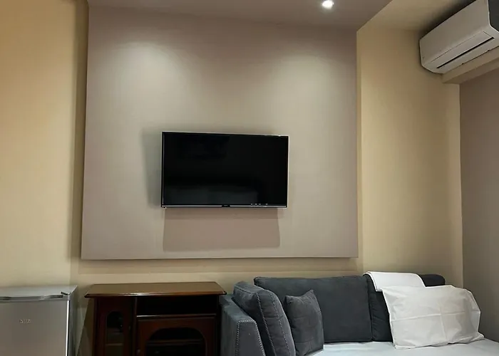 Guest house Iceberg Ksamil